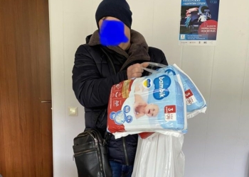 На Київщині донецький суддя прийшов по гуманітарку, а потім викликав поліцію, бо його сім’я такого не їсть (ФОТО)