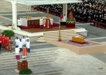 У Ватиані поховали Бенедикта XVI. Чому цей похорон унікальний (ФОТО, ВІДЕО)