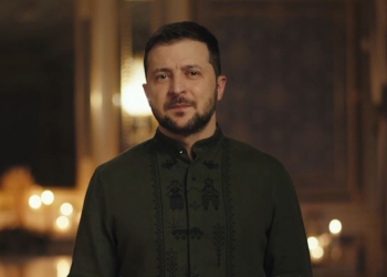 В ніч перед Різдвом відкриваються Небеса, і якщо попросити вищі сили про свою мрію, вона здійсниться, – Зеленський привітав українців (ВІДЕО)