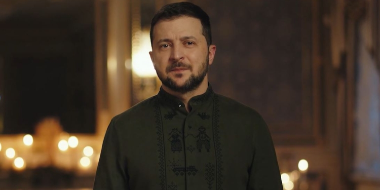 В ніч перед Різдвом відкриваються Небеса, і якщо попросити вищі сили про свою мрію, вона здійсниться, – Зеленський привітав українців (ВІДЕО)