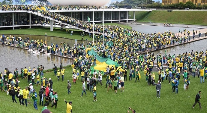 В Бразилії прихильники колишнього президента захопили конгрес, президентський палац і суд (ВІДЕО)