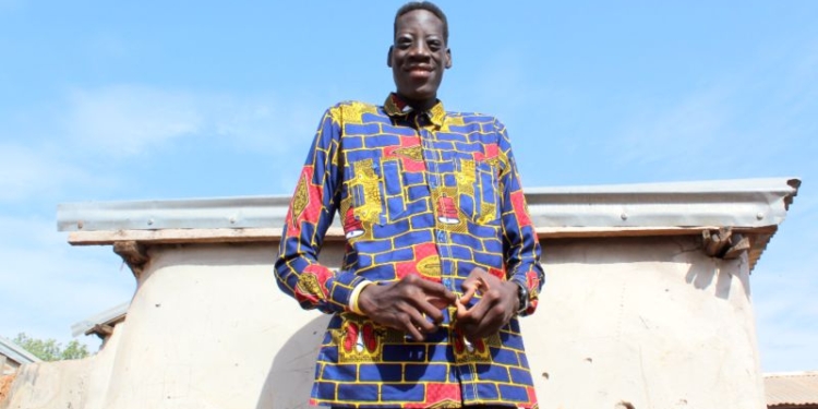 Зріст найвищої людини Африки – 2 м 23 см. І він досі росте (ФОТО)