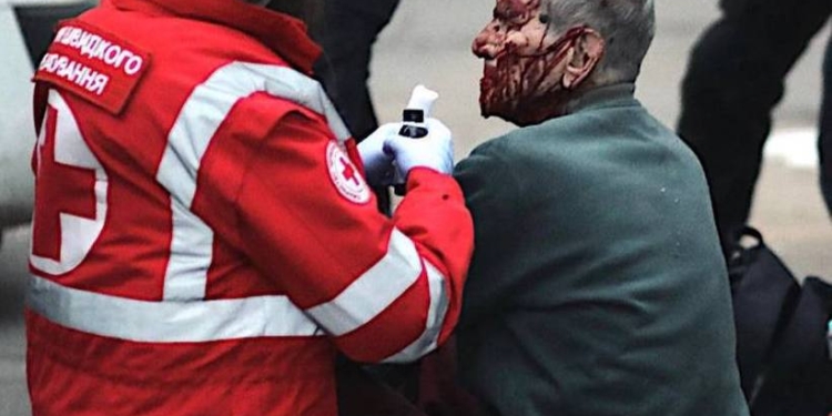 В Дніпрі розбирають завали. І передають прокляття рашистам (ФОТО, ВІДЕО)