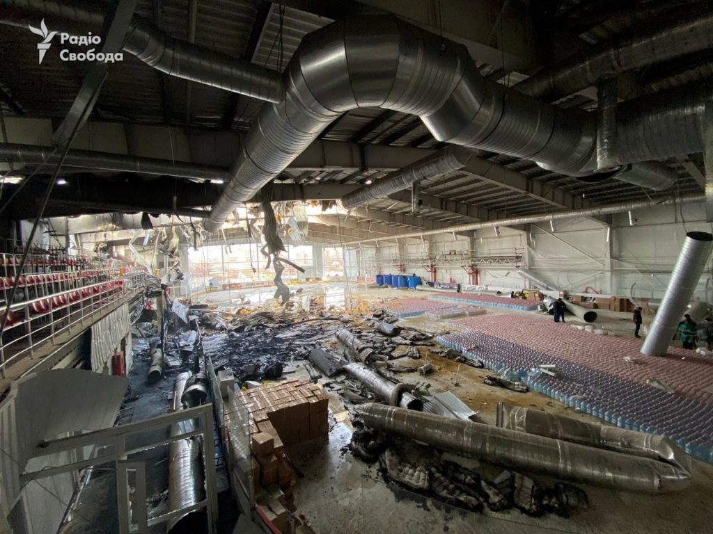 Як виглядає після удару льодова арена в Дружківці (ФОТО, ВІДЕО) 11