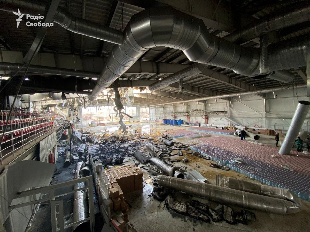 Як виглядає після удару льодова арена в Дружківці (ФОТО, ВІДЕО)