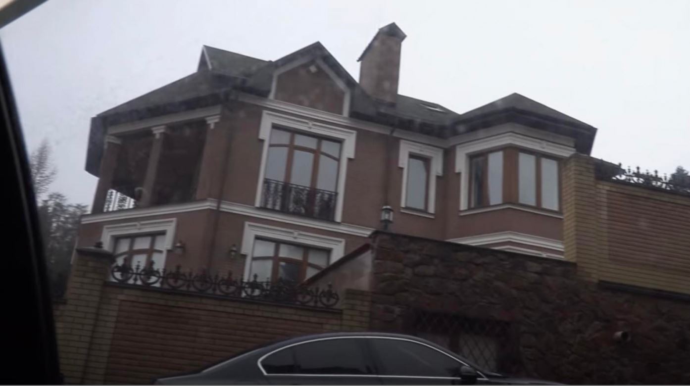 “Слуга” Халімон підозріло дешево купив маєток на Печерських пагорбах, у фракції відреагували (ВІДЕО)