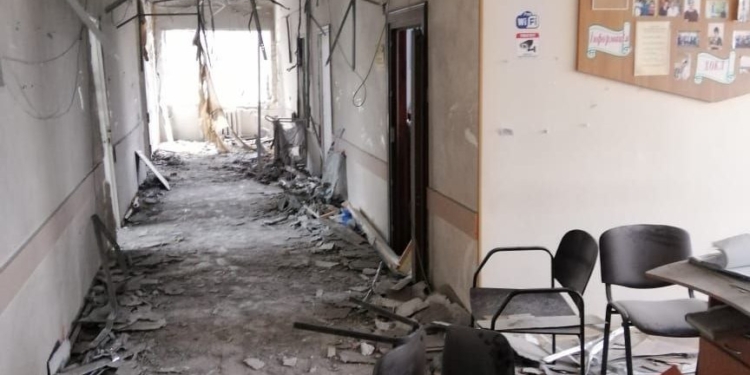 Рашисти обстріляли Херсон, поцілили в лікарню, є загиблі та поранені (ФОТО)