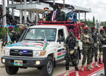 Президент Південного Судану обмочився на офіційному заході – заарештували журналістів (ВІДЕО)