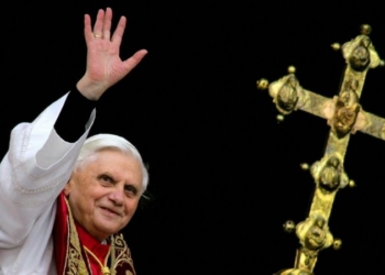 В Ватикані прощаються з Бенедиктом XVI – він зрікся папського престолу вперше за 600 років (ФОТО)