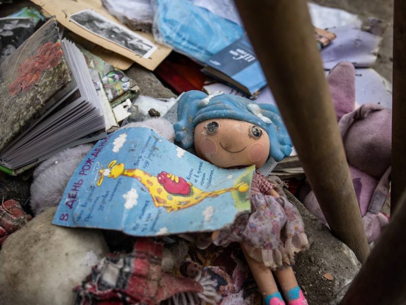 З-під завалів зруйнованого ракетою будинку у Дніпрі дістали тіло дитини