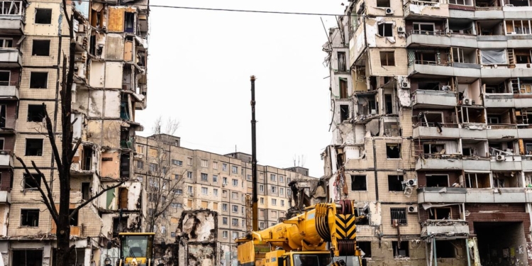 Кількість жертв ракетного удару по Дніпру зросла