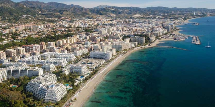 Заступник генпрокурора влаштував собі новорічні канікули в Іспанії. Ще цікавіше, хто його туди возив (ФОТО)