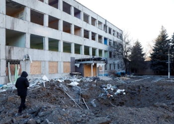 Брехня. Рашисти заявили, що помстились за Макіївку – розбомбили 2 гуртожитки з нашими бійцями. Журналісти Reuters там побували