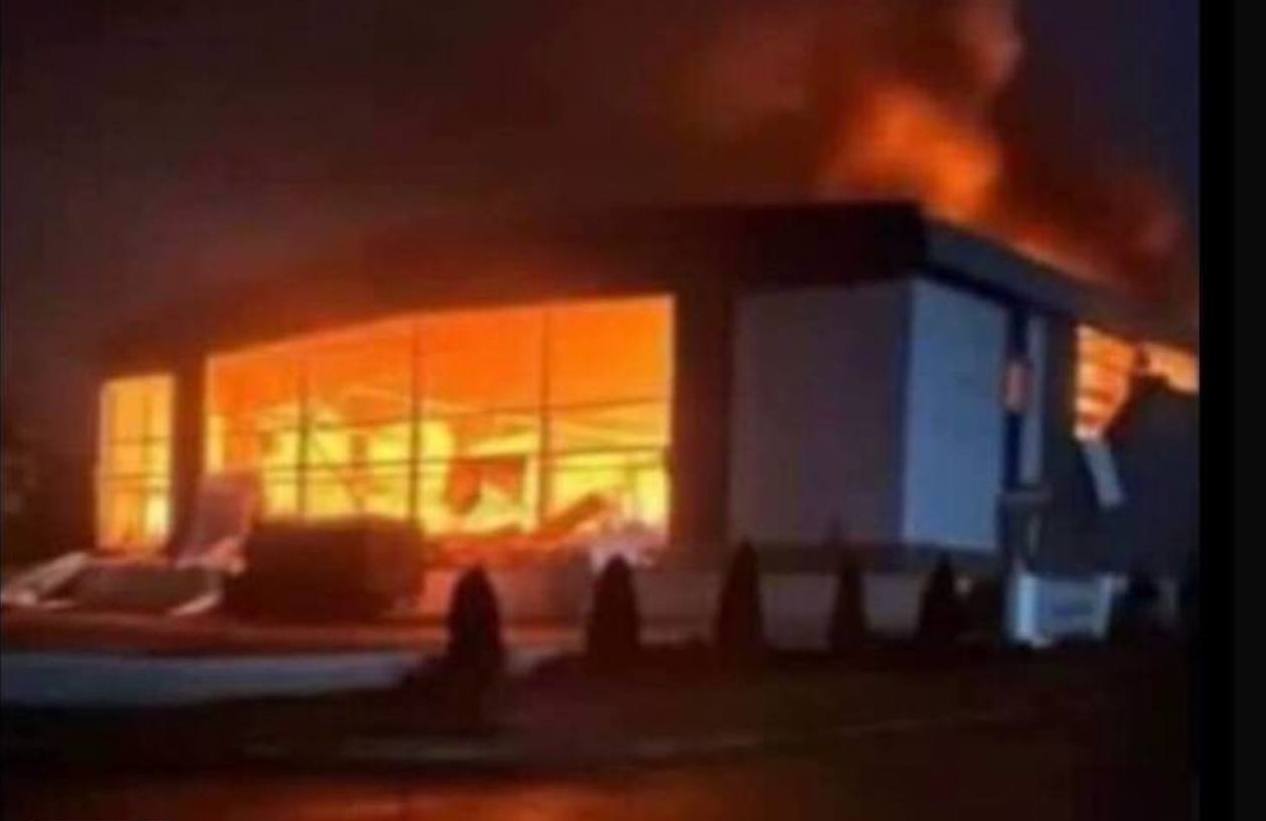 Рашисти обстріляли Донеччину – зруйнували льодову арену. Вибухи попали в прямий ефір французького ТБ (ВІДЕО)