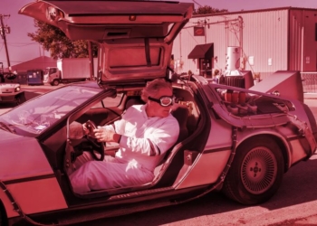 Романтик чи аферист? Українець збирає гроші на “машину часу”, щоб хто хоче – повернулись в минуле