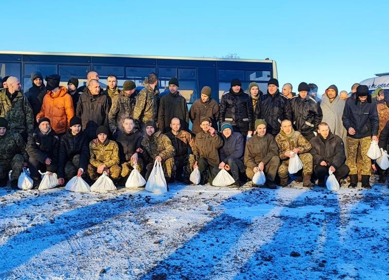 Ще 50 військових полонених Україна повернула додому (ФОТО, ВІДЕО)