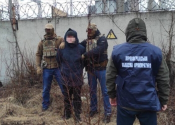 СБУ затримала ворожого агента на спробі встановити GPS-трекер біля трансформаторної підстанції у Кропивницькому (ФОТО)