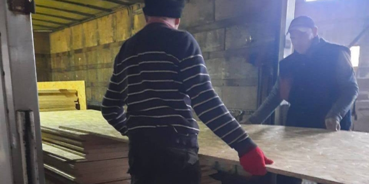 Очаківська та Чорноморська громади Миколаївщини продовжують отримувати будматеріали (ФОТО)