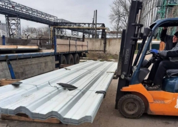 Допомога Очакову від Миколаївської ОВА: направили ще 1125 кв.м металопрофілю і стільки ж гідробар’єру (ФОТО)