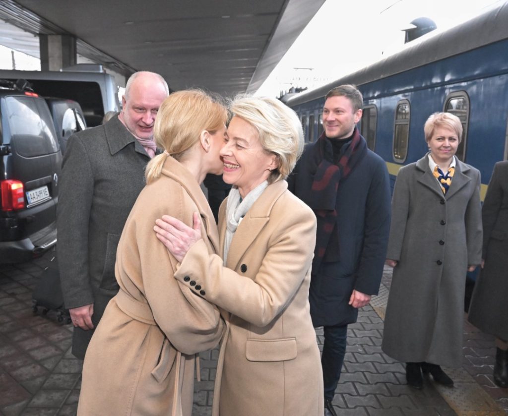 Президентка Єврокомісії разом з єврокомісарами прибула до Києва 1