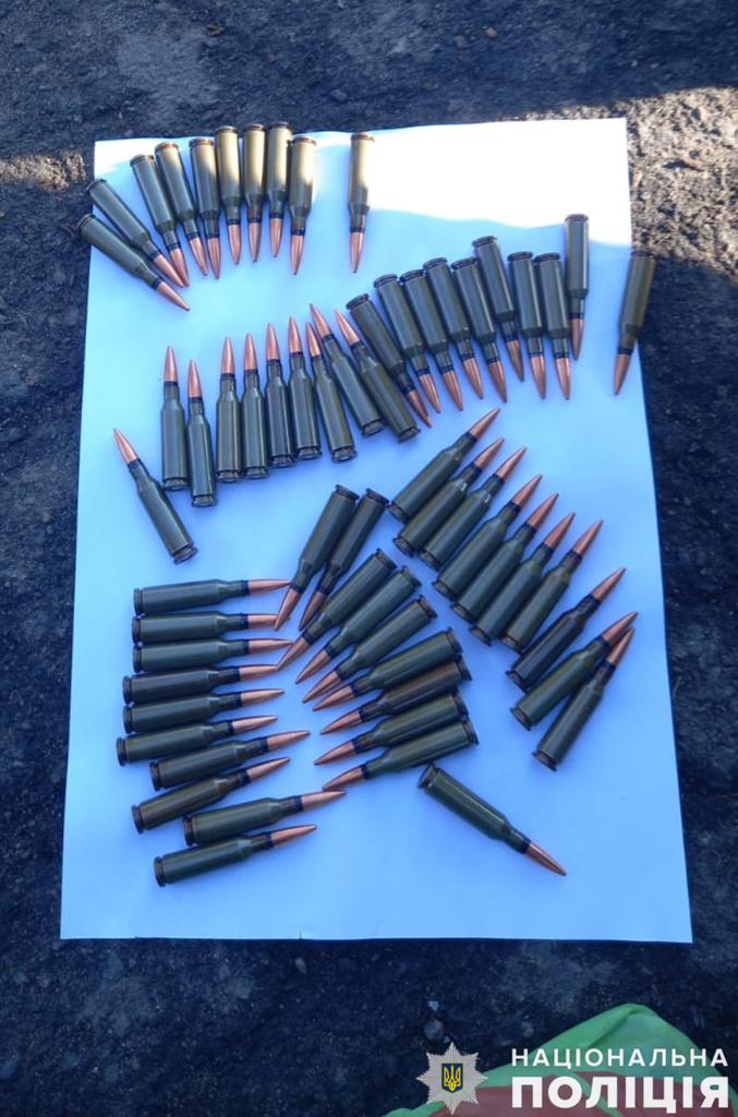 На Миколаївщині поліцейські викрили чоловіка на незаконному збуті та зберіганні боєприпасів – цей продавав набої калібру 5,45 (ФОТО) 1