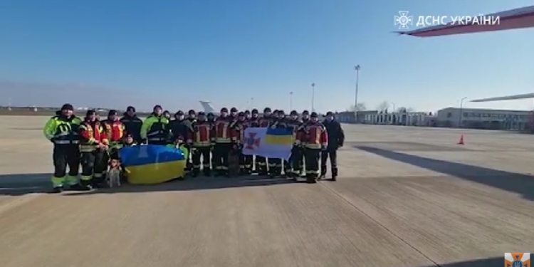 Перша група українських рятувальників прибула до Туреччини для допомоги у ліквідації наслідків потужного землетрусу (ВІДЕО)