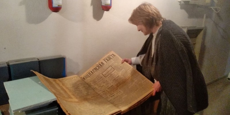 Державний архів Миколаївської області не припиняв працювати від початку російського вторгнення. Хоча і постраждав (ФОТО)