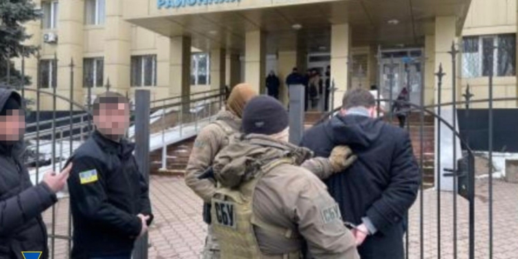 В Одесі СБУ затримала помічника судді, який за гроші «попереджав» кримінальників про заплановані обшуки (ФОТО)
