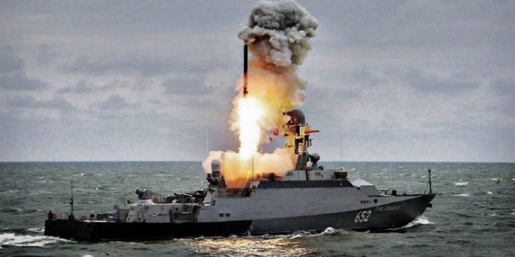 Росіяни вивели в Чорне море 3 ракетоносії – в ОК «Південь» вбачають в цьому підготовку до ракетних ударів