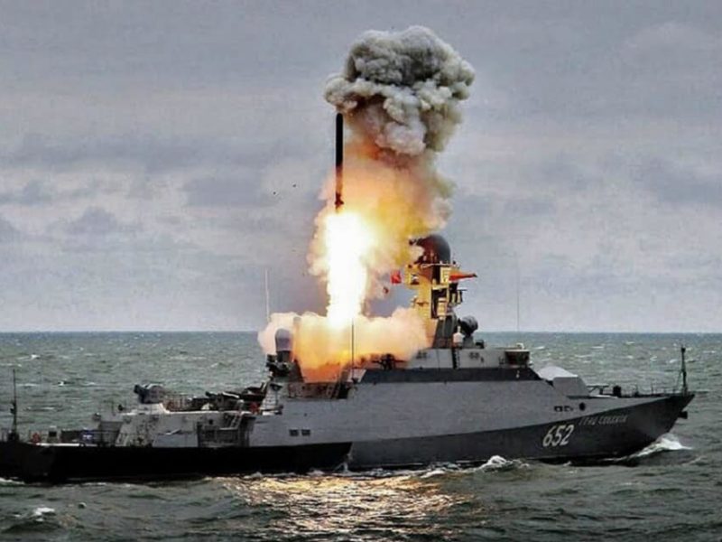 Росіяни не відмовились від ракетних атак: скільки в Чорному морі російських кораблів з ракетами – ОК «Південь»