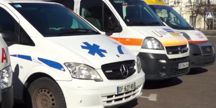 Мерія Миколаєва передала військовим частинам 4 «швидких» для евакуації поранених (ВІДЕО)