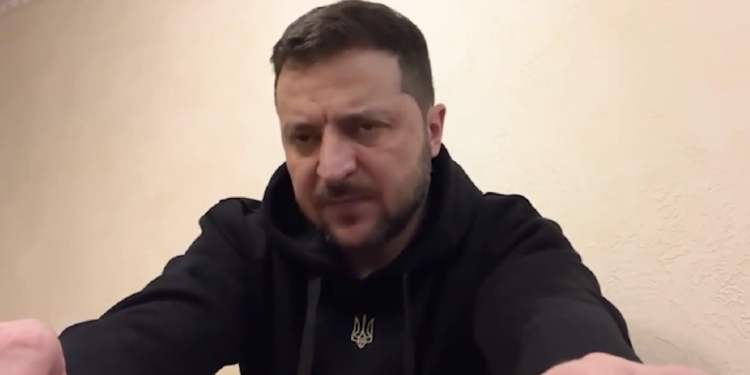 «Усі елементи російської системи, які задіяні у війні, у забезпеченні терору та фінансуванні агресії, мають бути ізольовані від світової системи» – звернення Зеленського (ВІДЕО)