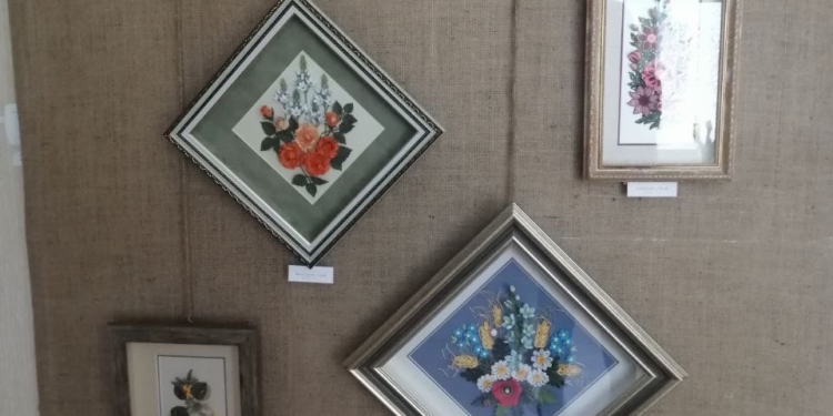 В Миколаєві майстриня Тетяна Веремієнко представила свої картини – вишиті та зроблені в техніці квілінг (ФОТО)