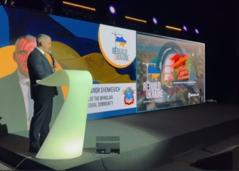 Мер Миколаєва презентував на міжнародній конференції в Польщі проєкти відбудови дитсадка та школи (ВІДЕО)