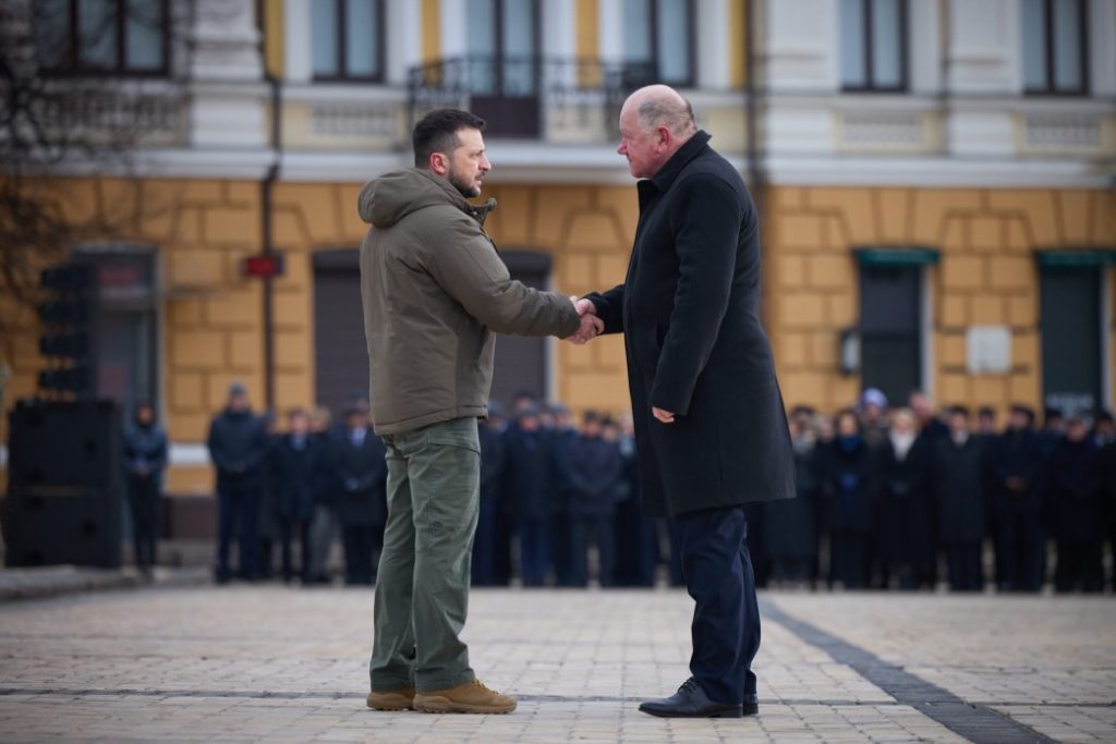 Президент вручив бойові прапори військовим частинам і нагородив українських захисників і цивільних громадян, серед яких є і електромонтер «Миколаївобленерго» (ФОТО) 58