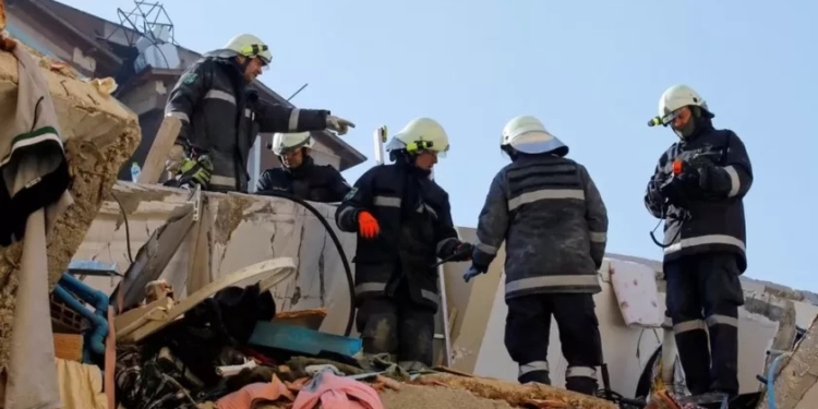 Диво як воно є: за 12 днів після землетрусу в Туреччині з-під завалів живими дістали двох дорослих та дитину