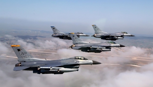 Винищувачі, дрони та далекобійні ракети посилили б спроможності Києва дати відсіч московським військам – головнокомандувач сил НАТО в Європі, – Politico