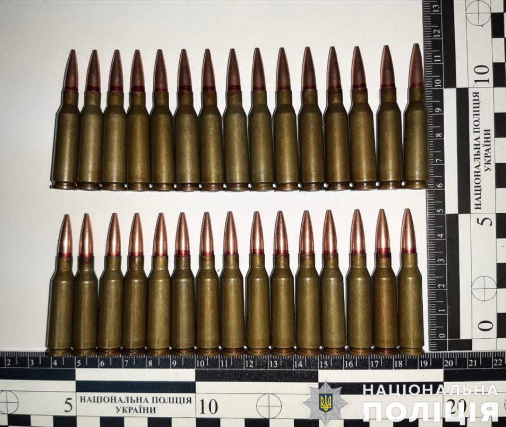 На Миколаївщині поліцейські викрили чоловіка на незаконному збуті та зберіганні боєприпасів – цей продавав набої калібру 5,45 (ФОТО) 7