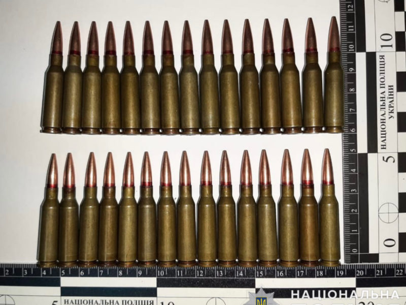 На Миколаївщині поліцейські викрили чоловіка на незаконному збуті та зберіганні боєприпасів – цей продавав набої калібру 5,45 (ФОТО)