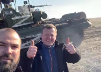 Згадати все. Російські обстріли, «їжаки» та ворожа трофейна техніка – унікальні кадри від «Миколаївелектротрансу» (ВІДЕО)