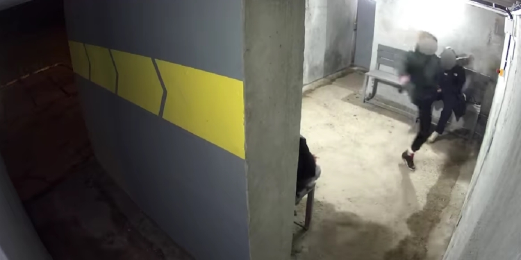 В Миколаєві в одному з укриттів підлітки заради розваги зламали «тривожну кнопку». Їх знайшли, їх батьків – теж (ВІДЕО)