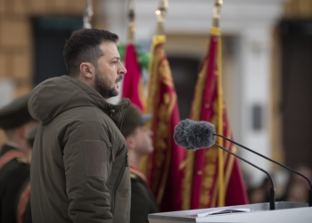 Президент вручив бойові прапори військовим частинам і нагородив українських захисників і цивільних громадян, серед яких є і електромонтер «Миколаївобленерго» (ФОТО)