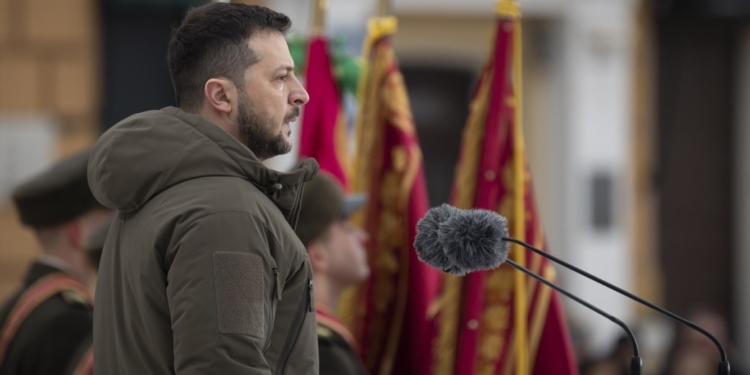 Президент вручив бойові прапори військовим частинам і нагородив українських захисників і цивільних громадян, серед яких є і електромонтер «Миколаївобленерго» (ФОТО)