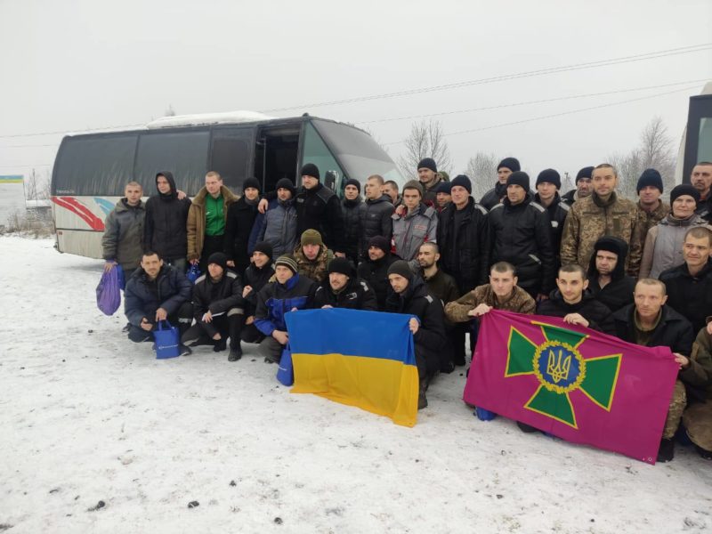 Сьогодні з російського полону вдалось звільнити 116 українських захисників і повернути тіла трьох загиблих, серед яких – іноземні волонтери (ФОТО)
