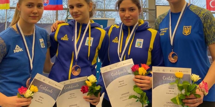 Миколаївська рапіристка Ольга Калкутіна з подругами по команді здобула командну «бронзу» Кубку світу
