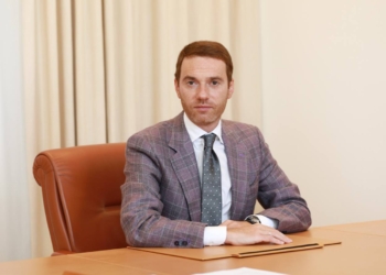Ще один нардеп від ОПЗЖ написав заяву про складання мандату. Арахамія його хвалить