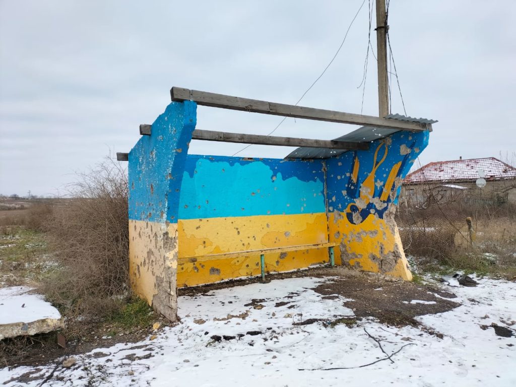 "Ми подужаємо! Вигребемо міни в полях і засіємо». Як виглядає зараз Олександрівка на Миколаївщині, яка оговтується від російської окупації (ФОТО) 20