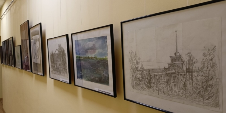 А діти – малюють: в Миколаєві відкрилась виставка творчих робіт студентів Миколаївського будівельного фахового коледжу (ФОТО)