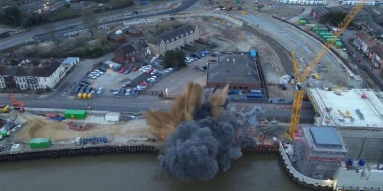 В Британії вибухнула бомба часів 2-ї світової війни – її готували до знешкодження (ВІДЕО)