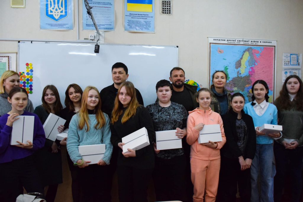 Учні Миколаївщини отримали ще понад 600 планшетів для дистанційного навчання (ФОТО) 29